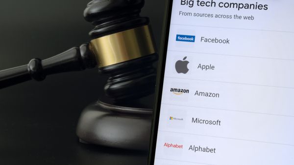 Tech This Week: Tech Giants on Regulators Radar, Snapchat Ends 'Controversial' Filter