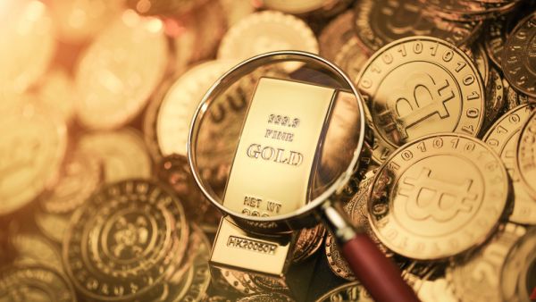 وبحسب "رويترز" تراجع الذهب في المعاملات الفورية 0.3 بالمئة إلى 1774.32 دولار للأوقية. وتراجعت العقود الأمريكية الآجلة للذهب 0.5 بالمئة إلى 1774.40 دولار. الذهب ينخفض 0.3% في المعاملات الفورية