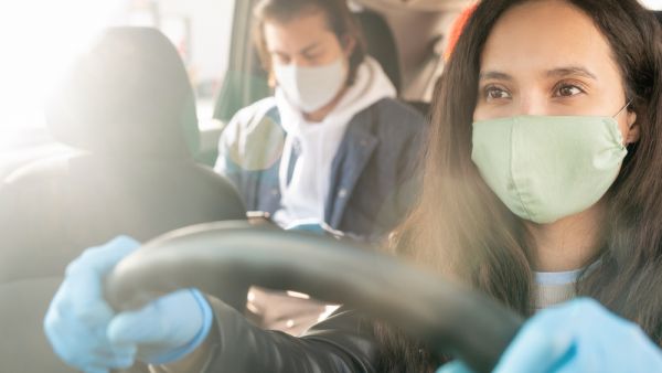 دراسة تقدم مقترحات لتقليل مخاطر انتقال كورونا داخل السيارات