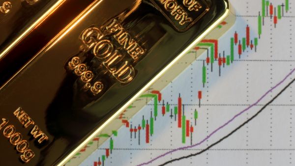 أسعار الذهب اليوم في الإمارات تنتعش نسبيًا