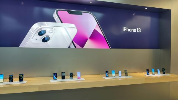 Apple Slashes iPhone 13 Output Amid Chip Crisis