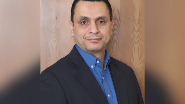 الدكتور معتمد عياش، الأستاذ المساعد بكلية الأغذية والزراعة في جامعة الإمارات العربية المتحدة جامعة الإمارات تُشارك في احتفالات الدولة باليوم العالمي لسلامة الغذاء