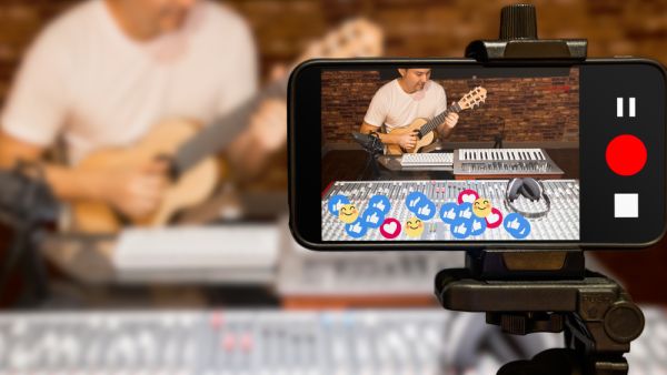 The New Commerce Trend: Products Find People