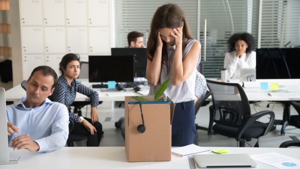 UAE: Can Employer Layoff Workers While on Leave? 