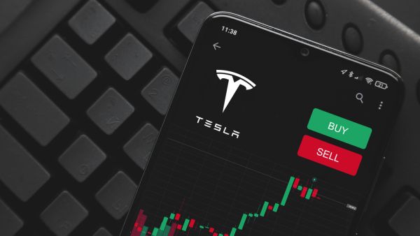 Tesla's Shares Dips After Musk Says Deal with Hertz is Not Inked