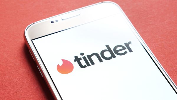 Tech This Week: Tinder Puts An End to Catfishing, Messenger Rolls Out End-to-End Encrypted Chats