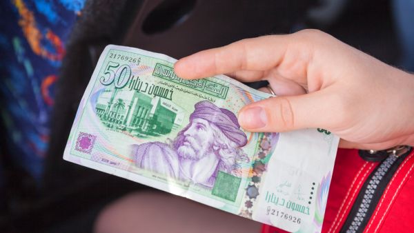 الأزمات العالمية ترفع احتياطات النقد الأجنبي في تونس