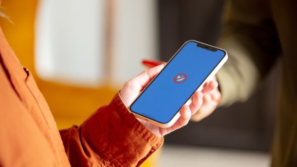 تطبيق تويتر يطلق خدمة إشعارات لقاح «كورونا» في الإمارات