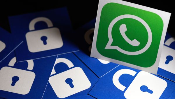 India: Traders Demand Ban on WhatsApp, Facebook