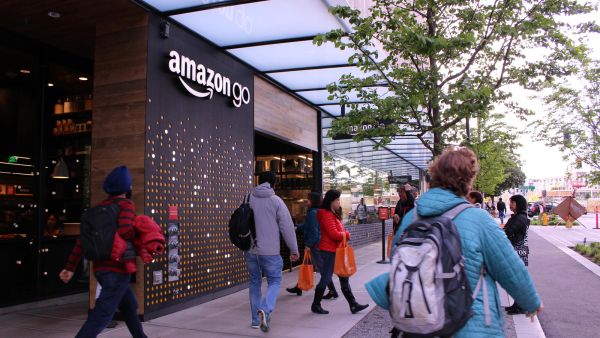 Why Are Famous Online Businesses Going Back to the Physical World?