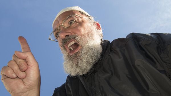 Saudi preacher calls woman adulteress for exposing her face (Stock photo: Shutterstock)