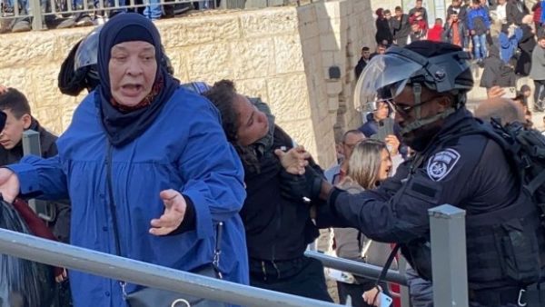 اعتداء اسرائيلي وحشي على شابة حضرت لإحياء المعراج بالاقصى