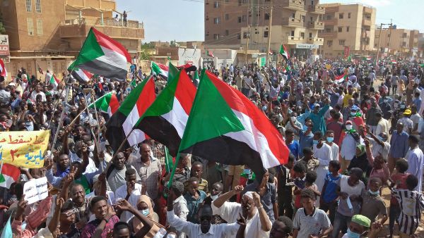 حمدوك يأمر بتأمين مظاهرات الخميس والشروع بإجراءات إطلاق المعتقلين