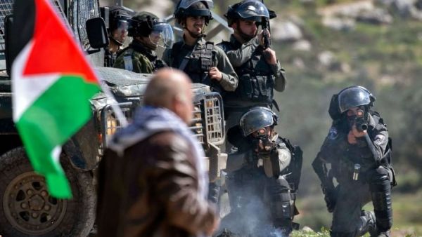 إسرائيل تفرض الاغلاق التام على الضفة وغزة