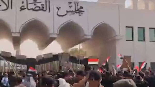 الصدريون يوسعون اعتصامهم ويرابطون أمام مجلس القضاء الأعلى