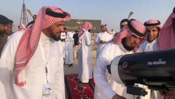 تعذر رؤية الهلال في السعودية والعيد الاثنين