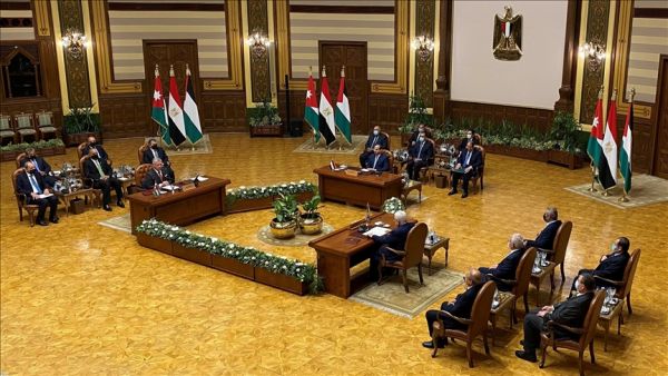 قمة القاهرة.. تأكيد على مركزية القضية الفلسطينية والعمل لاحياء عملية السلام