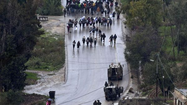 إصابة عشرات الفلسطينيين خلال هجمات للمستوطنين على قرية برقة بنابلس