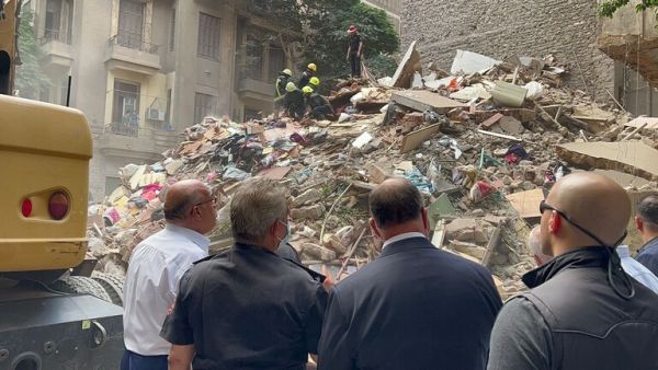 ستة قتلى بانهيار بناية في القاهرة