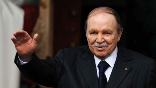 وفاة بوتفليقة.. تنكيس أعلام بلا حداد ومؤسسة السجون تسمح لشقيقه بحضور الجنازة