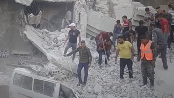 10 قتلى جلهم نساء وأطفال بانهيار بناية سكنية في حلب