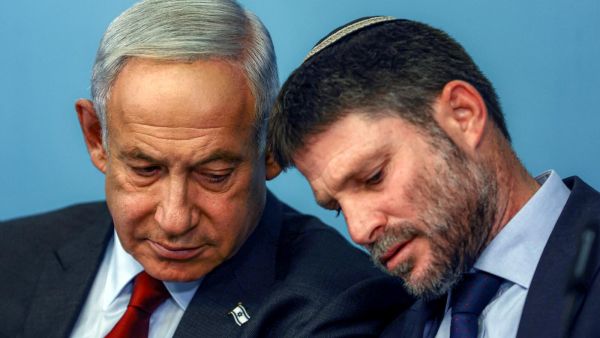 بتسلئيل سموتريتش (يمين) ورئيس الوزراء الاسرائيلي بنيامين نتنياهو