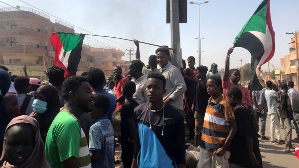 السودان: قتيلان وعشرات الجرحى في مواجهات بين الجيش ومحتجين على الانقلاب