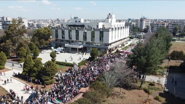 تظاهرة حاشدة في سوريا دعما لروسيا (صور وفيديو)