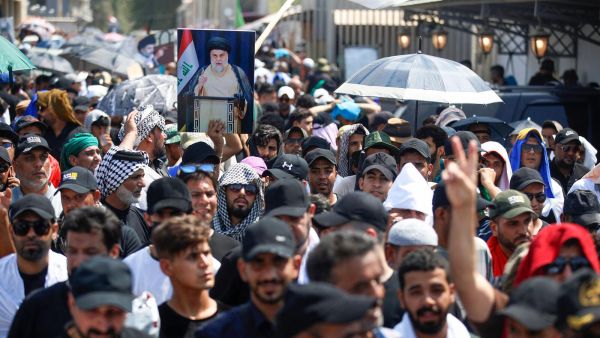 حشود إضافية من الصدريين تتوافد الى المنطقة الخضراء