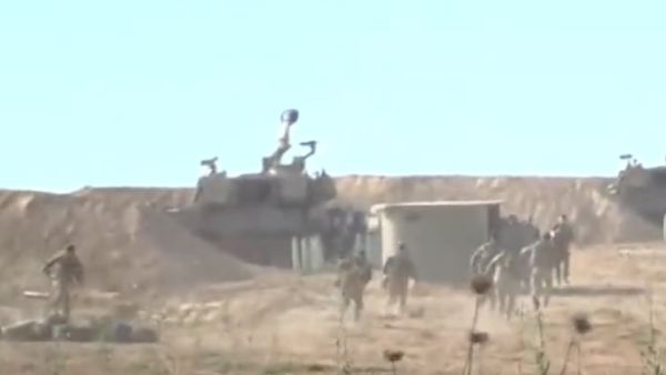 جنود اسرائيليون يفرون للاحتماء بالملاجئ من صواريخ غزة (فيديوهات)