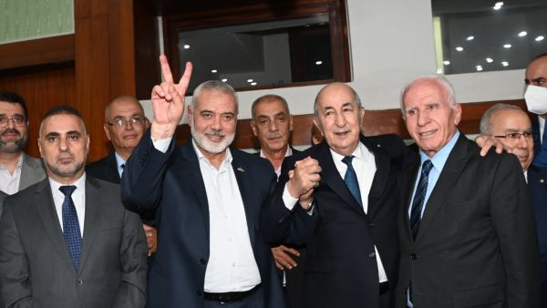 الفصائل الفلسطينية توقع "إعلان الجزائر" للمصالحة