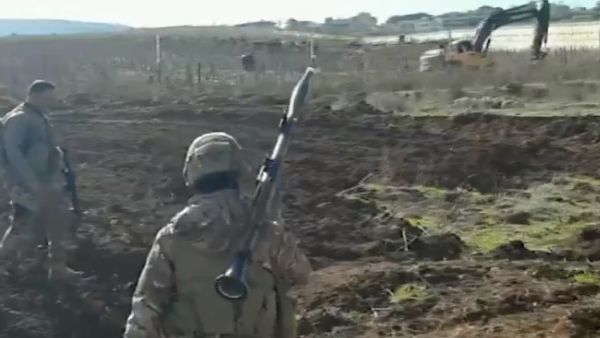 جنود لبنانيون يتخذون "مواقع قتالية" بمواجهة قوة اسرائيلية على الحدود