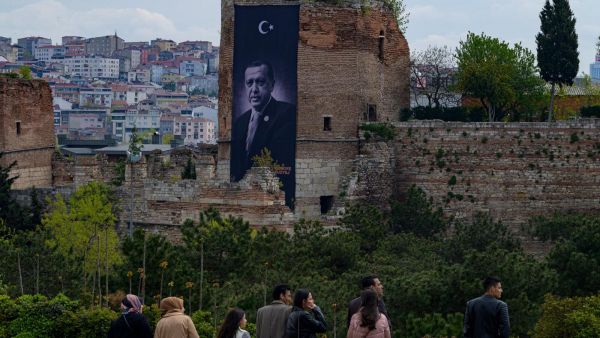 اردوغان يعلق انشطته الانتخابية ليوم الاربعاء "بناء على نصيحة الاطباء"