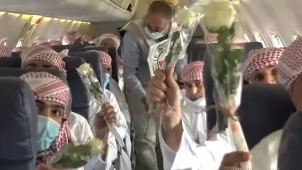 التحالف يبدأ نقل الأسرى الحوثيين المفرج عنهم من السعودية الى اليمن