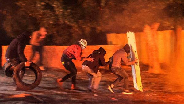 مستوطنون يهاجمون قريتي سبسطية وبرقة بمساندة الجيش الاسرائيلي