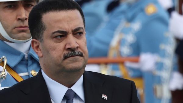 بالفيديو.. السوداني موبخا مسؤولا بمطار بغداد: "شنو هالفوضى"