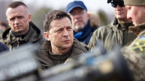 زيلينسكي: كل 20 دقيقة يتصل أحدهم لينصحني بالمغادرة