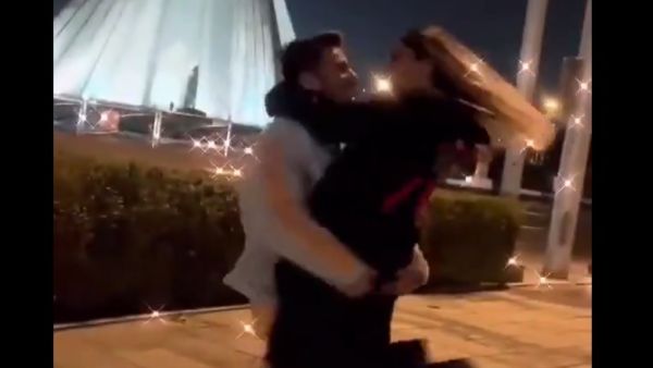 السجن 10 سنوات لزوجين ايرانيين رقصا أمام برج آزادي في طهران