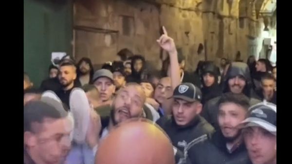 مستوطن يصيب طفلا فلسطينيا بالرصاص في القدس