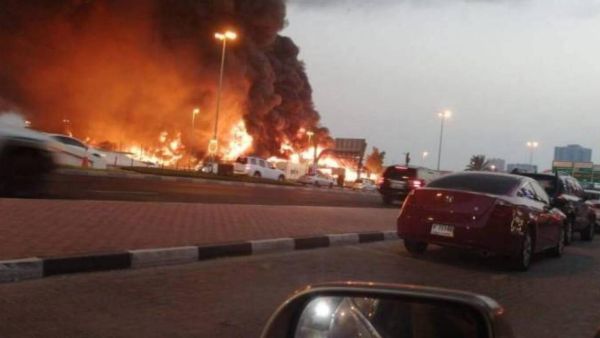 حريق ضخم في سوق شعبي بإمارة عجمان