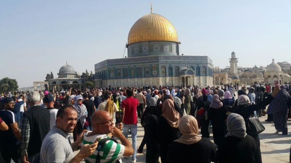 أدى أكثر من ربع مليون فلسطيني صلاة الجمعة الأخيرة "الجمعة اليتيمة"