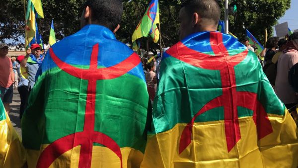 تم توقيف عدد من المحتجين الذين رفعوا رايات امازيغية