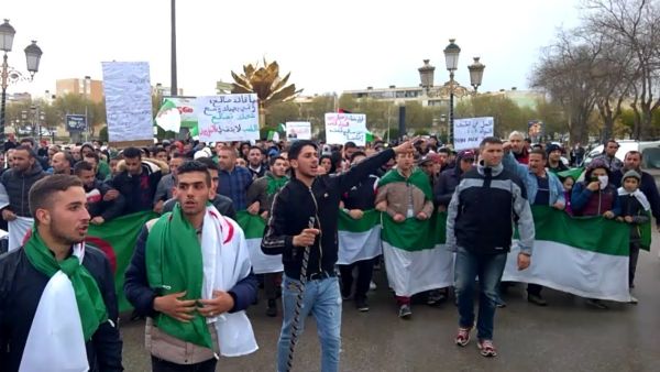 متظاهرون في العاصمة الجزائرية