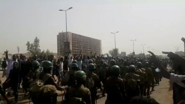 متظاهرون في الخرطوم