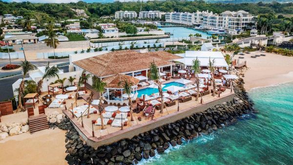 جزيرة باربادوس تتخلى عن تبعيتها للتاج البريطاني