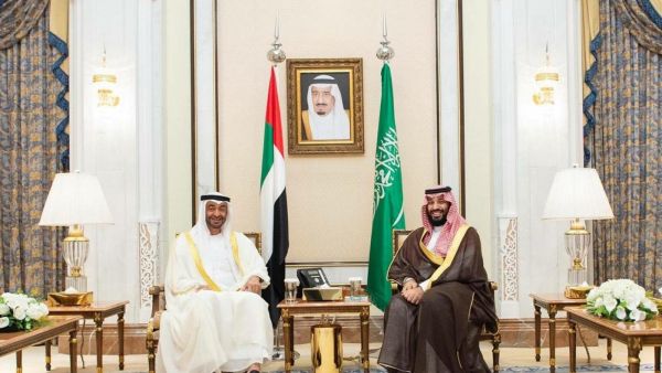 ولي عهد السعودية الامير محمد بن سلمان خلال لقائه ولي عهد الامارات محمد بن زايد