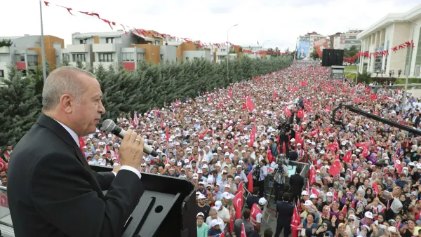 الرئيس التركي رجب طيّب إردوغان خلال مهرجان انتخابي في اسطنبول