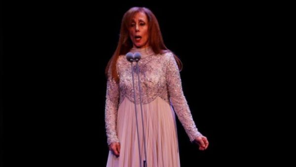 أيقونة الغناء اللبناني المطربة فيروز