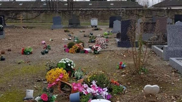 تدنيس مقبرة للمسلمين بمدينة ميلوز شمالي فرنسا