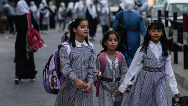 تلاميذ غزة يعودون لمدارسهم رغم الكورونا
